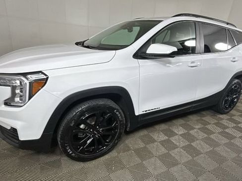 Used 2022 GMC Terrain SLE w/ Elevation Edition AWD/4WD image 7