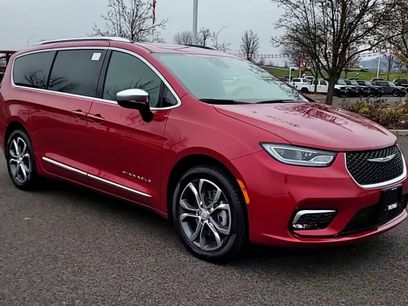 New 2026 Chrysler Pacifica Pinnacle w/ Trailer Tow Group