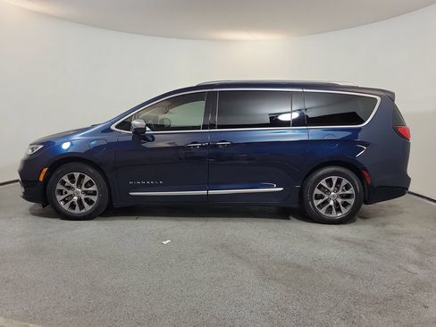 Used 2022 Chrysler Pacifica Pinnacle FWD image 4