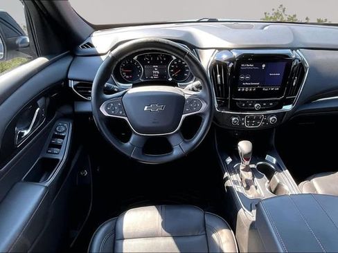 Used 2023 Chevrolet Traverse RS FWD image 5