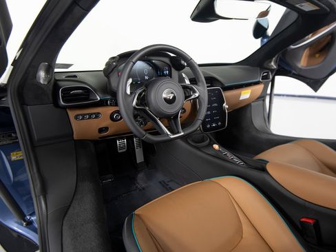 Used 2026 McLaren Artura Spider RWD image 11