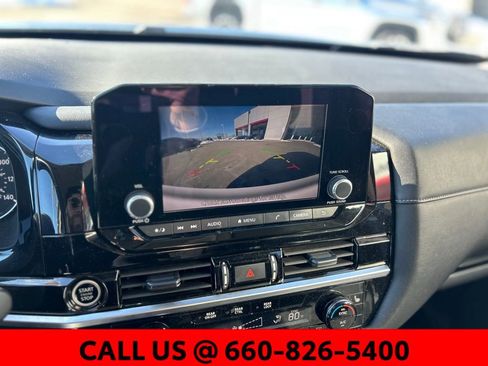 Used 2024 Nissan Pathfinder SV image 17