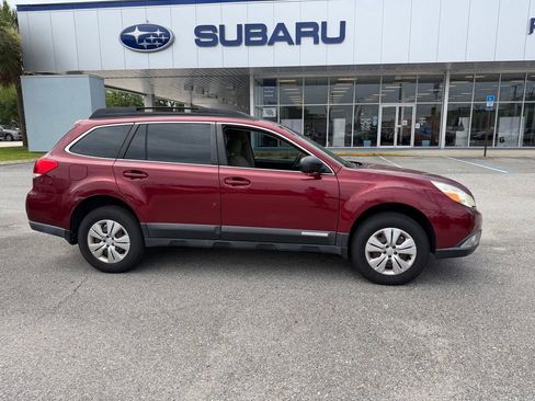 Used 2011 Subaru Outback 2.5i AWD/4WD image 2