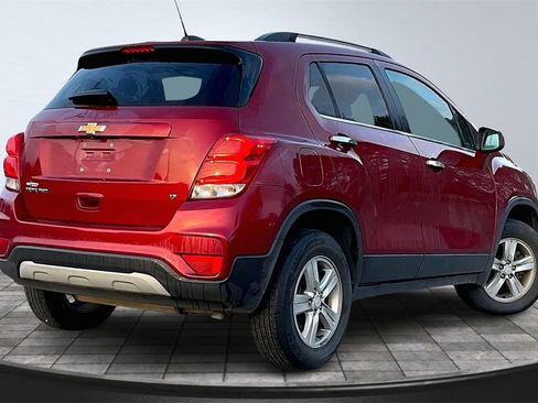 Used 2019 Chevrolet Trax LT w/ LT Convenience Package image 2
