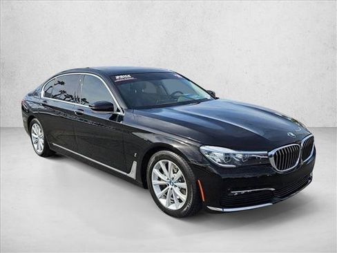 Used 2018 BMW 740e xDrive AWD/4WD image 3