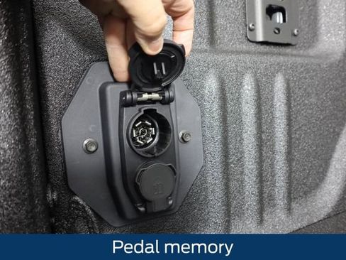 New 2026 Ford F350 Lariat w/ Black Appearance Package image 31