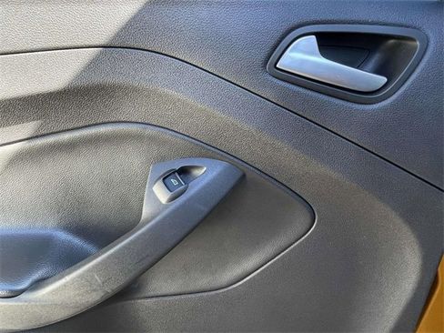 Used 2016 Ford Escape SE image 12