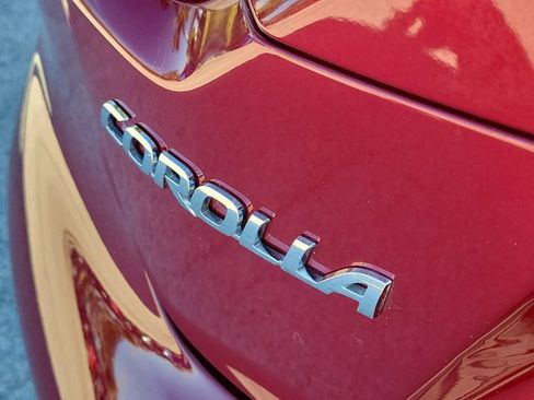 Used 2022 Toyota Corolla LE image 9