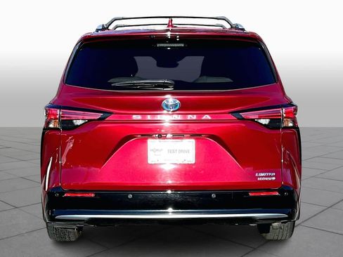 Used 2021 Toyota Sienna Limited image 5