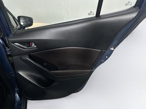 Used 2018 MAZDA MAZDA3 Touring image 30