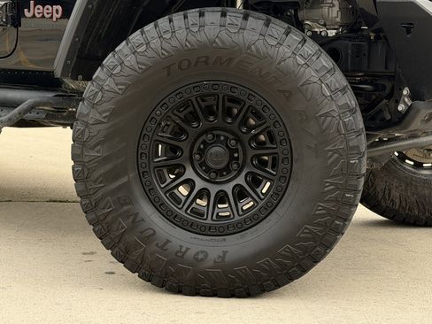 Used 2020 Jeep Gladiator Rubicon AWD/4WD image 4