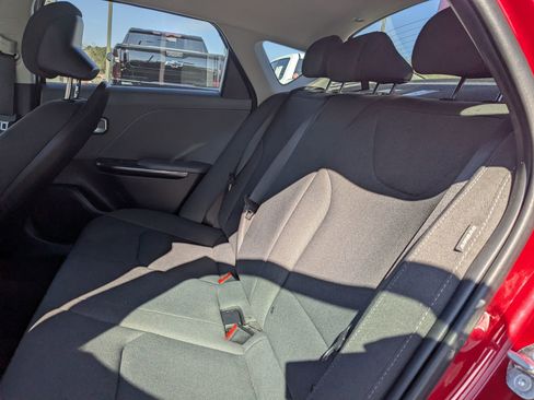 Used 2025 Kia K4 LXS image 23