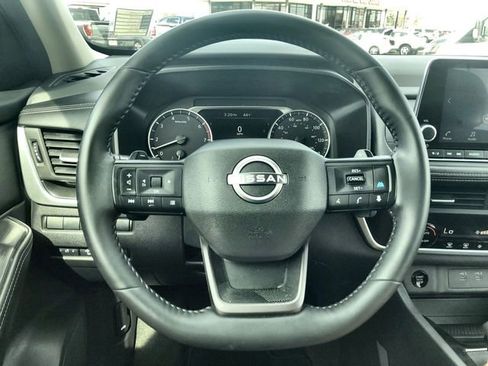 Used 2025 Nissan Rogue SV image 14