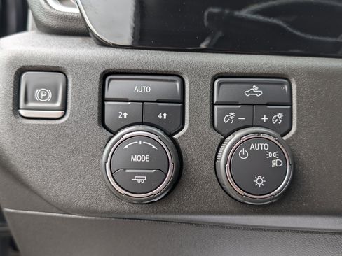 Used 2022 Chevrolet Silverado 1500 LT AWD/4WD image 17