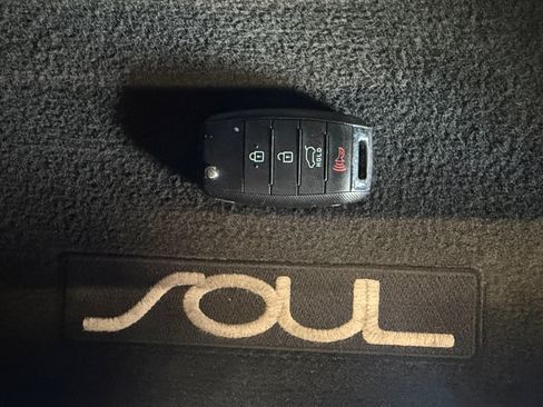 Used 2017 Kia Soul FWD image 26