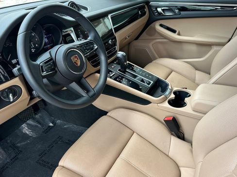 Used 2026 Porsche Macan AWD/4WD image 4