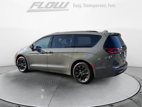 Used 2021 Chrysler Pacifica Touring-L w/ S Appearance Package FWD image 6
