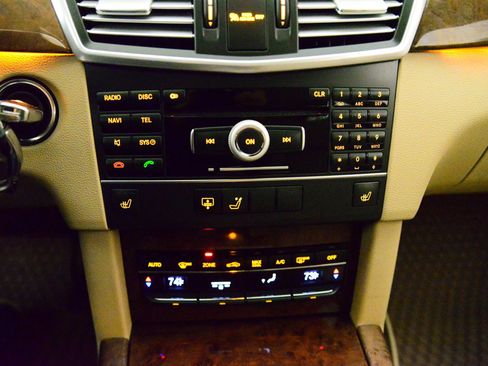 Used 2011 Mercedes-Benz E 350 4MATIC Sedan image 29