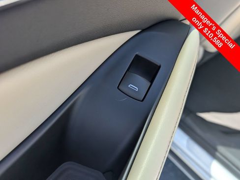 Used 2018 Buick Enclave Premium w/ Experience Buick Package FWD image 12