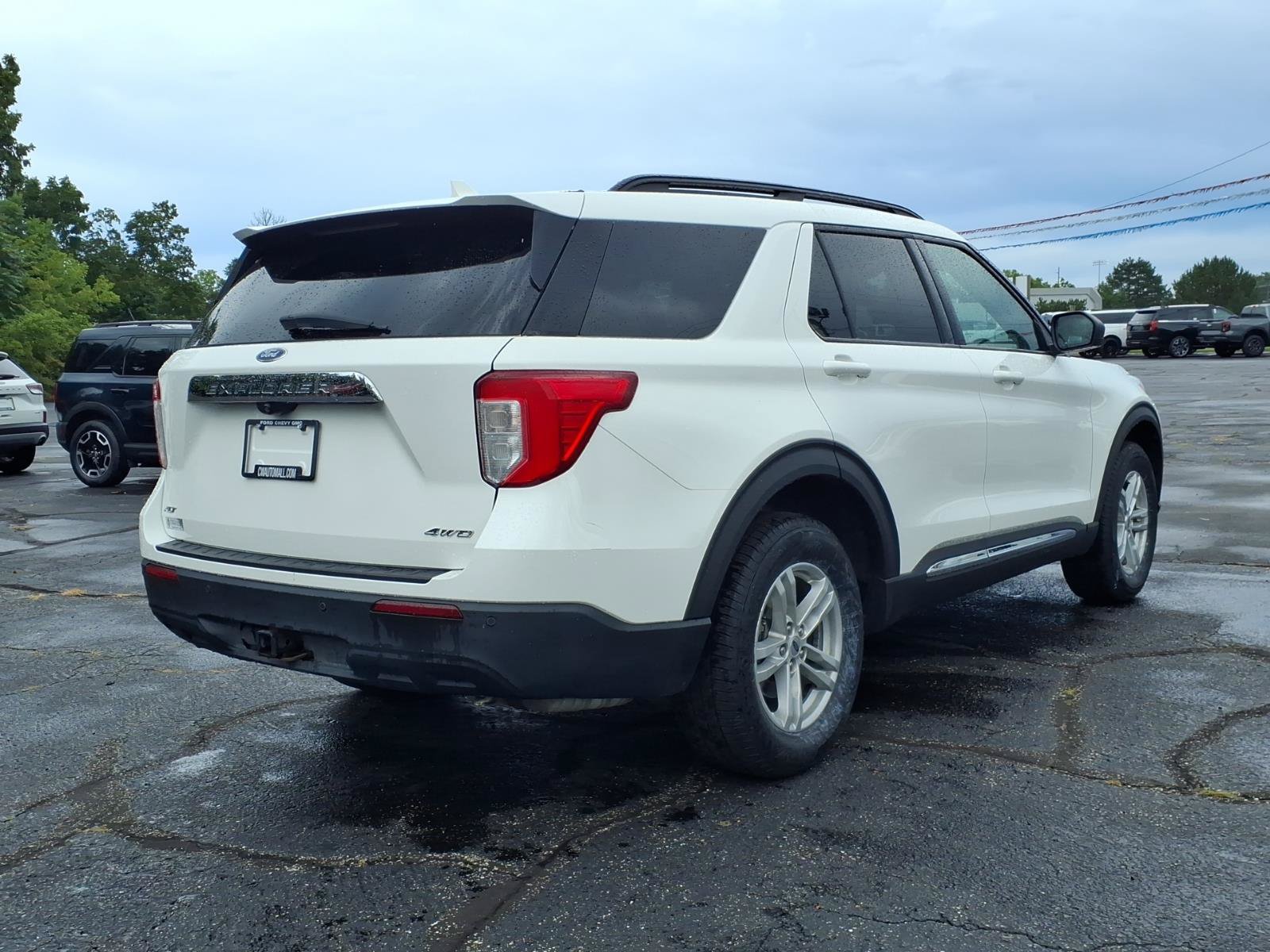 Used 2021 Ford Explorer XLT w/ Class III Trailer Tow Package AWD/4WD image 17