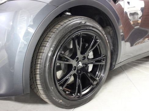 Used 2023 Tesla Model Y Long Range image 2