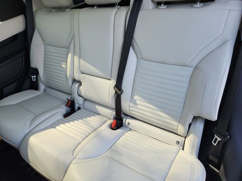 Used 2025 Land Rover Discovery S image 26