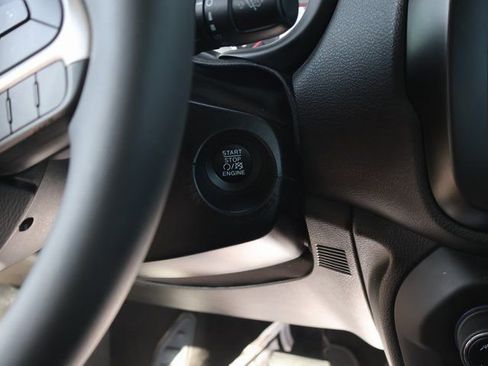 Used 2021 Jeep Renegade Latitude AWD/4WD image 28