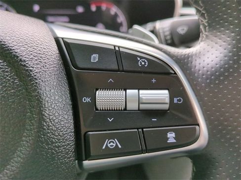 Used 2023 Genesis G70 2.0T image 25