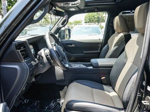 Used 2025 Lexus GX 550 AWD/4WD image 18