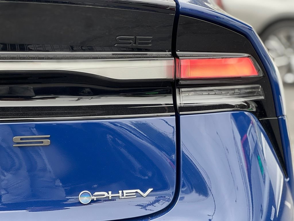 New 2027 Toyota Prius Plug-In Hybrid FWD image 7