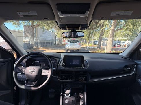 Used 2025 Nissan Rogue SV image 28