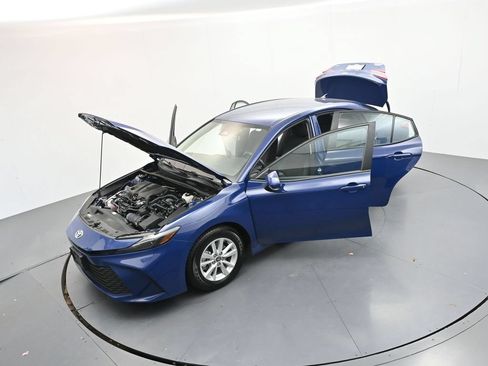 Used 2025 Toyota Camry LE FWD image 33