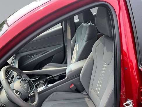 Used 2025 Hyundai Elantra SEL FWD image 23