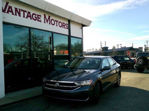 Used 2024 Volkswagen Jetta S image 1