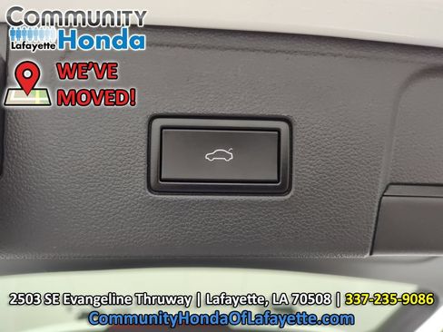 Used 2019 Volkswagen Atlas SE w/ Panoramic Sunroof Package FWD image 12