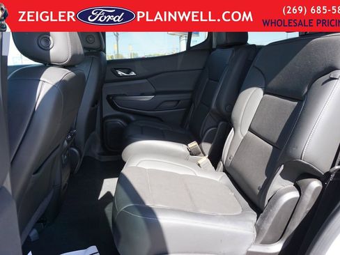 Used 2023 GMC Acadia SLT w/ Preferred Package AWD/4WD image 12
