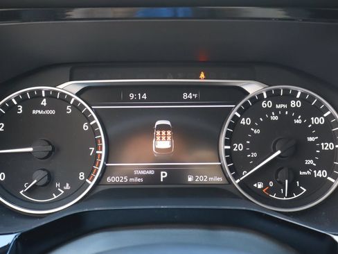Used 2023 Nissan Pathfinder SL w/ SL Black Package FWD image 10