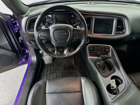 Used 2018 Dodge Challenger GT w/ Driver Convenience Group image 9