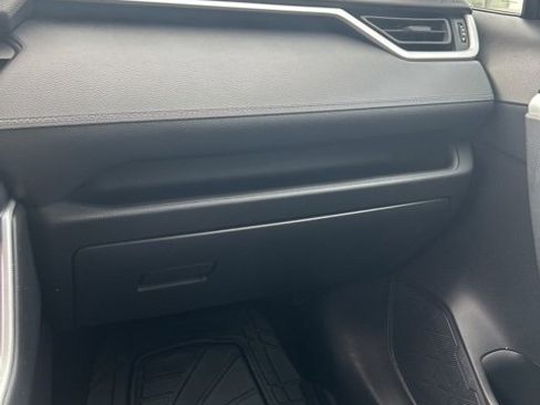 Used 2021 Toyota RAV4 LE image 23