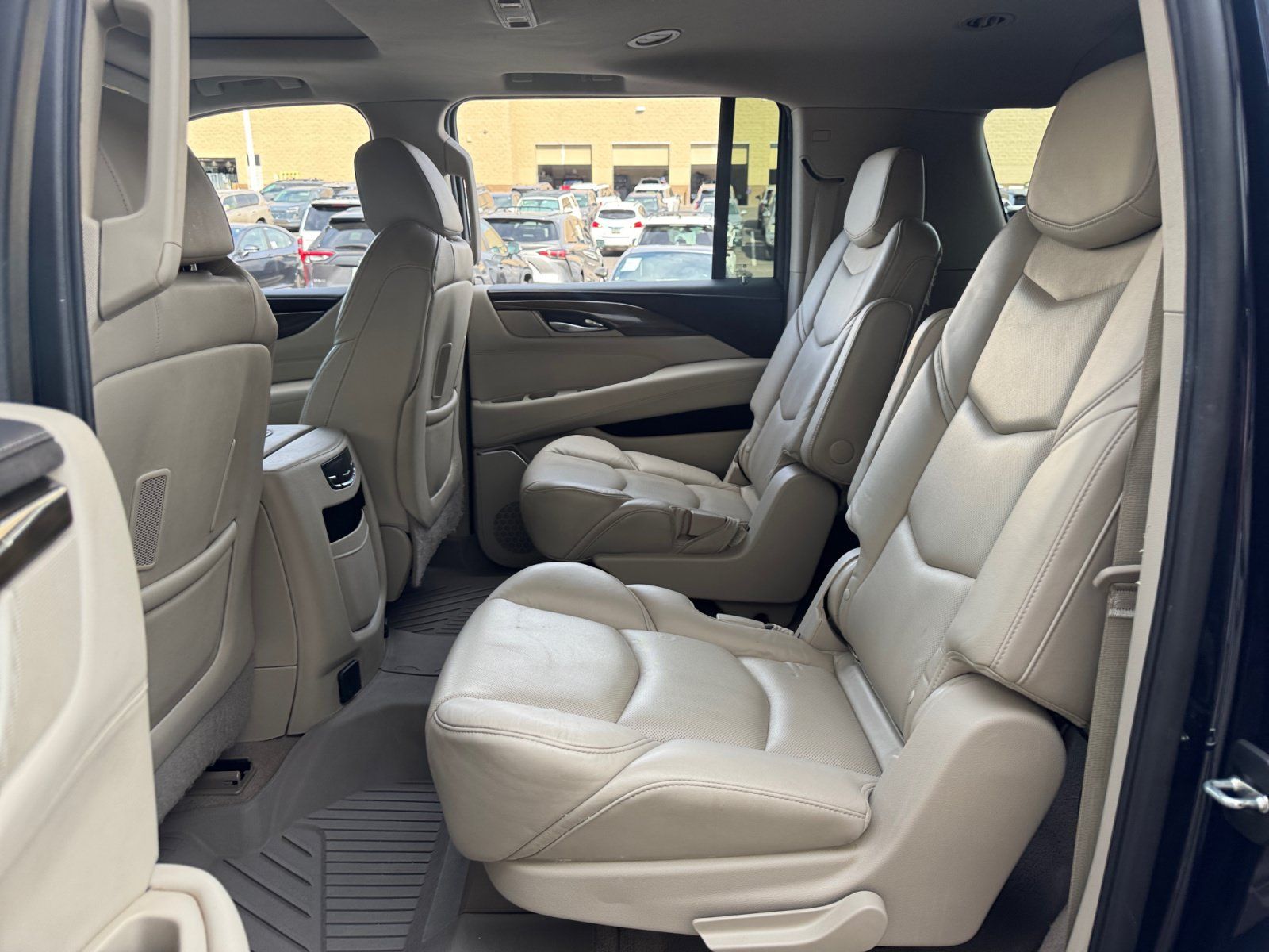 Used 2020 Cadillac Escalade ESV Luxury AWD/4WD image 17