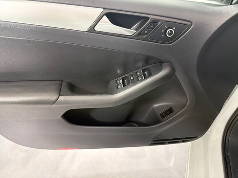 Used 2014 Volkswagen Jetta SE FWD image 11