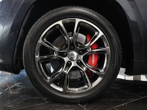 Used 2016 Jeep Grand Cherokee SRT image 17