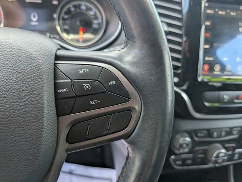 Used 2019 Jeep Cherokee Limited AWD/4WD image 18