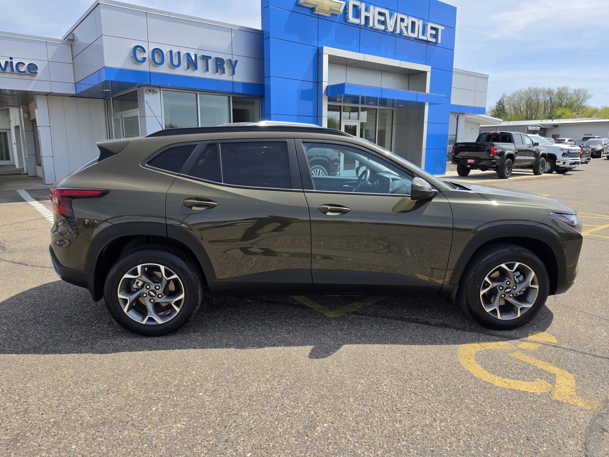 Used 2024 Chevrolet Trax LT w/ Driver Confidence Package FWD image 12