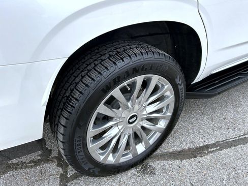 Used 2021 Cadillac Escalade Premium Luxury w/ Performance Package image 12