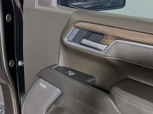 Used 2025 Chevrolet Silverado 1500 LT Trail Boss w/ Convenience Package II image 31