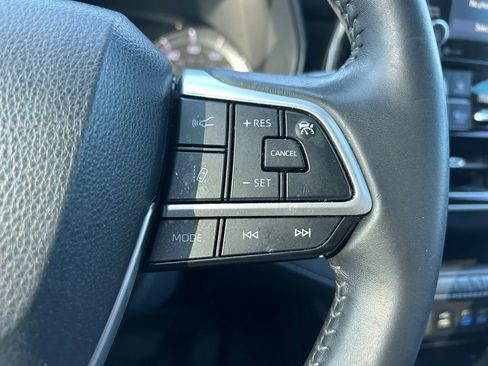 Used 2022 Toyota Highlander LE FWD image 19