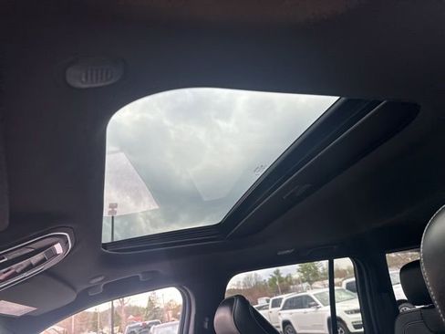 Used 2023 Jeep Grand Cherokee Altitude image 27