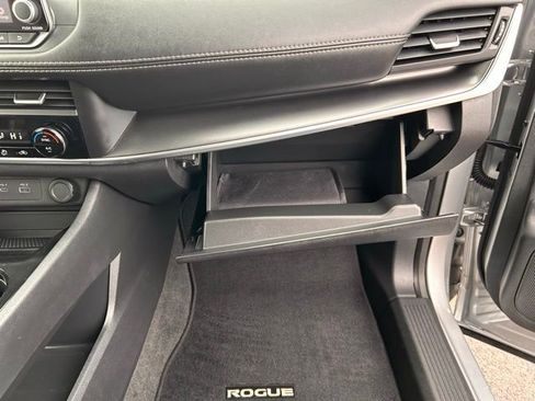 Used 2023 Nissan Rogue SV image 29