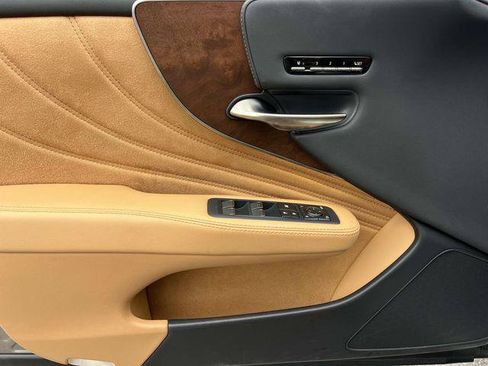 Certified 2023 Lexus LS 500 w/ Accessory Package (Z2) RWD image 28